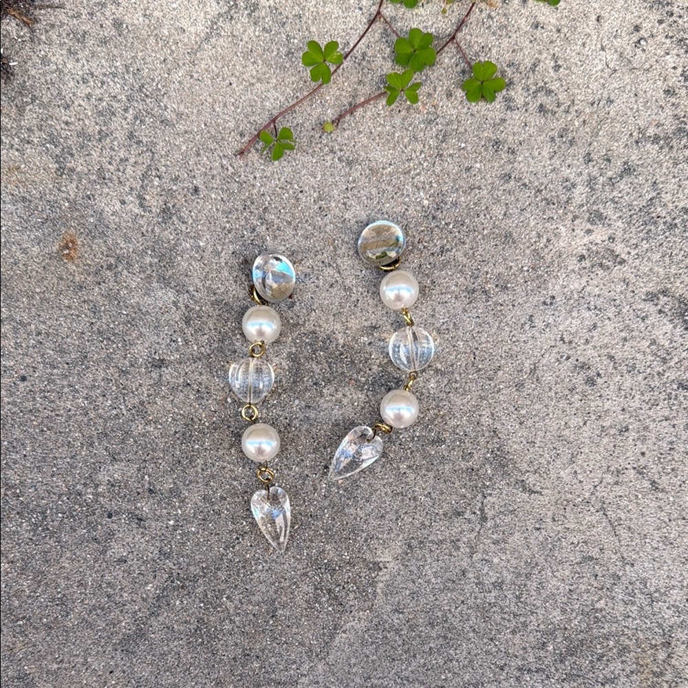 Pearl, Clear Plastic Teardrop Bead, Silver